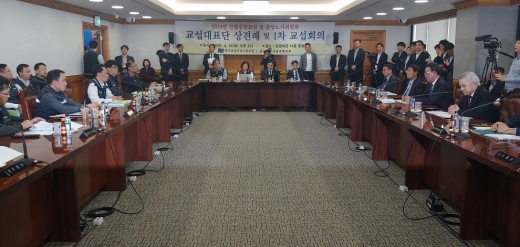 16일 금융 노사는 서울 을지로 은행회관에서 '2019년 산별중앙교섭 및 중앙노사위원회 제1차 교섭회의'를 개최했다./사진=금융노조