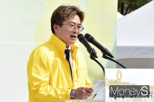 [머니S포토] 추도사 전하는 4.16참사 가족협의회 운영위원장