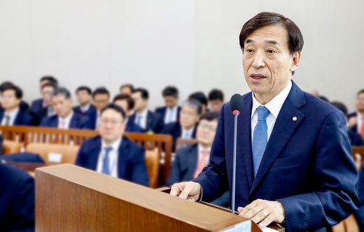 지난달 25일 서울 여의도 국회에서 열린 기획재정위원회 전체회의에 출석한 이주열 한국은행 총재는 리디노미네이션을 논의할 필요가 있다는 입장을 밝혔다. /사진=뉴시스 이종철 기자