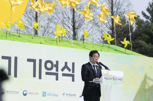 ▲ 이재명 경기도지사가 세월호 참사의 완전한 진상규명으로 온전한 추모가 이뤄질 수 있도록 노력하겠다 약속했다. / 이하 사진제공=경기도
