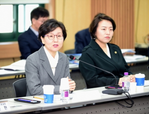 경기도는 지난 16일 안산 산업단지공단 경기지역본부에서 이화순 행정2부지사 주재로 반월·시화 MTV(Multy Techno Valley) 국가산단 및 안산사이언스밸리 관련 기업 현장 간담회를 개최했다. / 사진제공=경기도북부청
