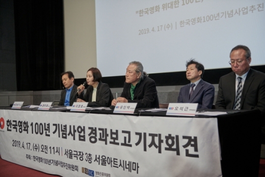 안성기 홍보위원장, 장미희·이장호 공동위원장, 유인택·오석근 부위원장./사진제공=영진위