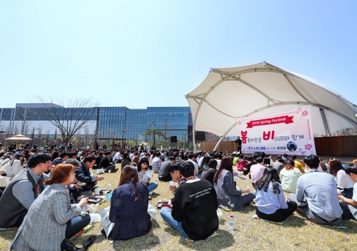 삼성바이오로직스가 임직원 대상으로 봄맞이 행사를 진행했다. /사진=삼성바이오로직스