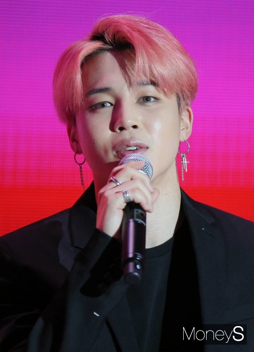 [머니S포토] 방탄소년단(BTS) 지민 '컬러렌즈로 완성한 고양이 눈빛'
