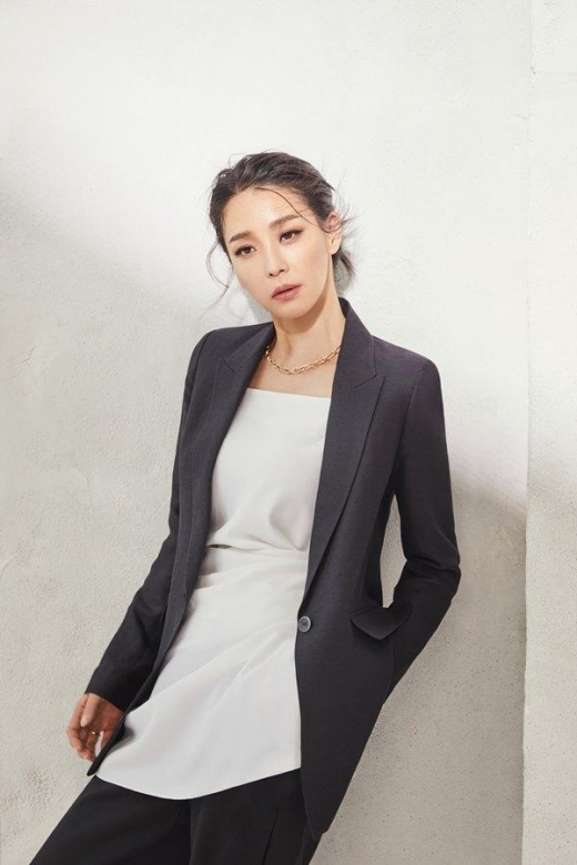 [★화보] 한고은, 커리어 우먼룩부터 페미닌룩까지 여름패션 제안