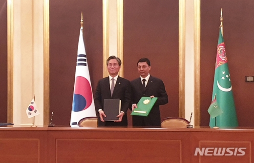 투르크메니스탄. 문재인 대통령. 양해각서(MOU). 우리나라와 투르크메니스탄이 산업-에너지 분야에서 총 6건의 양해각서(MOU)를 체결했다. /사진=뉴시스(산업통상자원부 제공)