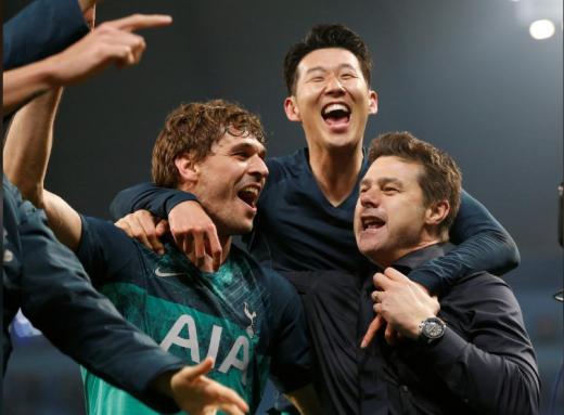 18일(한국시간) 영국 맨체스터 에티하드 스타디움에서 열린 2018-2019 유럽축구연맹(UEFA) 챔피언스리그 8강 2차전에서 맨체스터 시티(맨시티)와의 경기 후 4강 진출에 성공하면서 환호하고 있는 토트넘 홋스퍼의 (왼쪽부터) 페르난도 요렌테, 손흥민, 마우리시오 포체티노 감독. /사진=로이터
