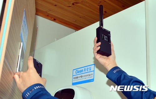 제약사 대표 아들. 집안에 몰래카메라를 설치해 10년 동안 자신의 집을 방문한 여성들을 불법 촬영한 제약회사 대표 아들이 경찰에 검거됐다. 해당 사진은 기사와 무관함. /사진=뉴시스