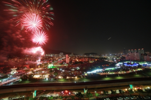 지난해 가야문화축제 미디어불꽃쇼 장면./사진제공=김해시