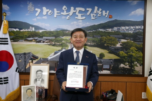 전국 지방자치행정대상 대상을 수상한 김해시 허성곤 시장./사진제공=김해시