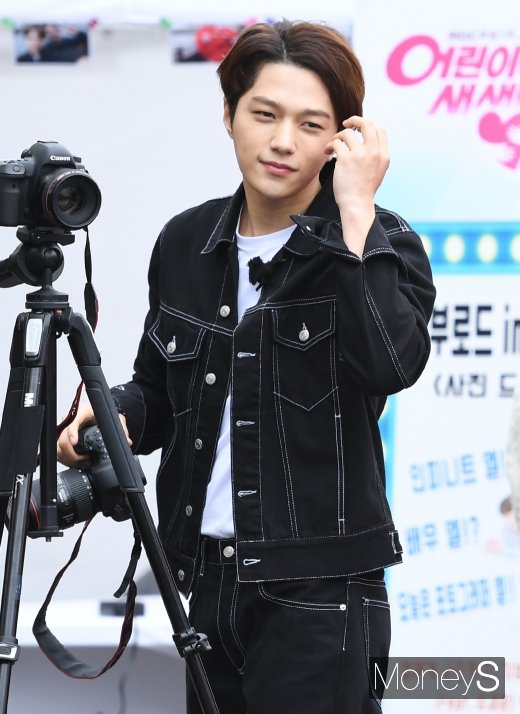 [머니S포토] 인피니트 엘 '머리카락 휘날려도 잘생겼네~'