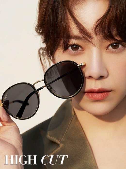 [★화보] 한지민, 감각적인 아이웨어 룩… 