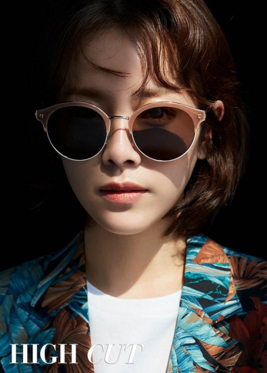 [★화보] 한지민, 감각적인 아이웨어 룩… 