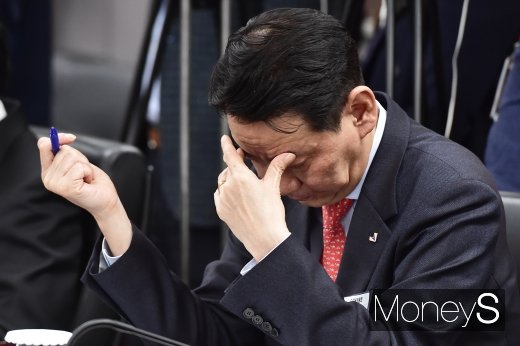 [머니S포토] 금융소비자 간담회, 생각에 잠긴 금투협회장