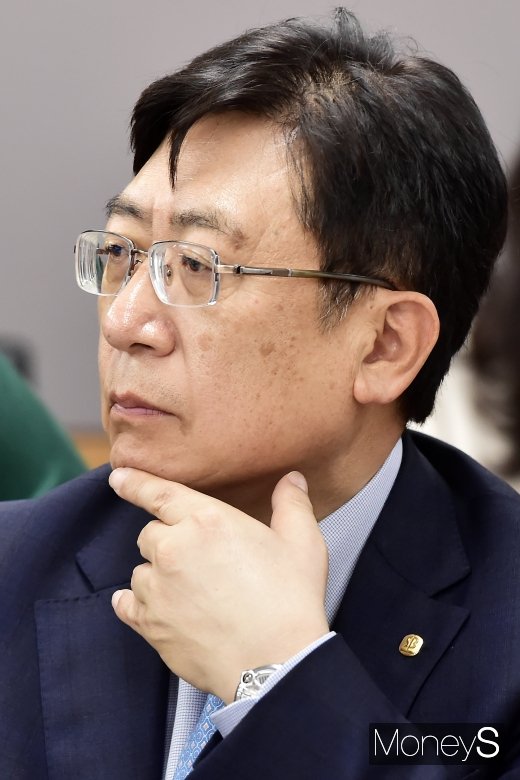 [머니S포토] 박재식 저축은행 회장, 금융소비자 간담회 참석