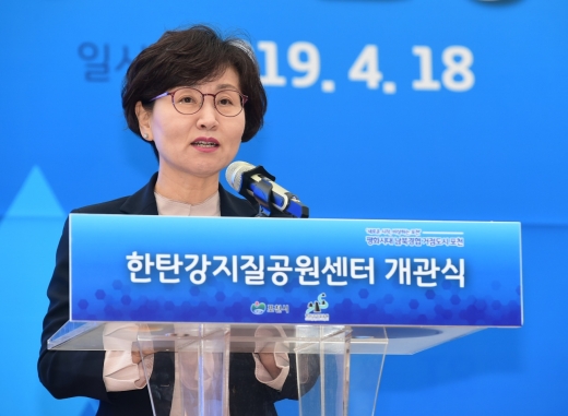 이화순 경기도 행정2 부지사가 18일 포천에서 열린 '50만년 한탄강 신비를 한눈'에 관람할 수 있는 '한탄강 지질공원센터' 개관식에 참석해 성공적 운영을 당부했다. /사진제공=경기도북부청