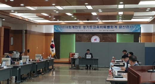 경기도의회가 2018 회계연도 결산검사 대표위원에 임채철 의원(더불어민주당, 성남5)을 임명하고 4월18일부터 30일까지 경기도교육청, 5월1일부터 17일까지 경기도 소관의 2018 회계연도 사업에 대하여 한달간의 결산검사 일정에 돌입했다. /사진제공=경기도의회