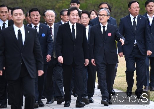 [머니S포토] 4.19 혁명 기념식에 참석하는 이낙연 총리