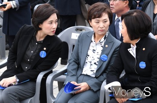 [머니S포토] 유은혜·김현미·박영선 '여성장관 3인방'