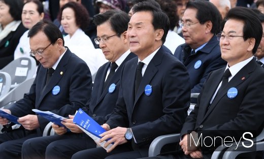 [머니S포토] 4.19혁명 기념식에 첨석한 여야 대표들