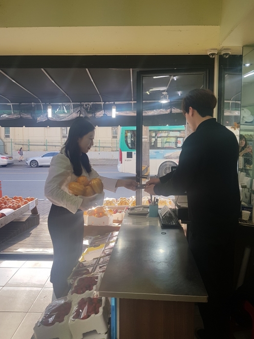 ▲ 안성시가 4월 1일부터 지역화폐(안성사랑카드)를 발행한 결과, 보름만인 이달 15일까지 총 3억 2천 5백만 원이 사용되어 순조로운 출발을 보였다고 18일 밝혔다. / 사진제공=안성시 