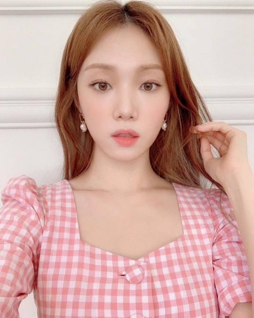 이성경, 화사한 봄꽃 같은 미모 '과시'