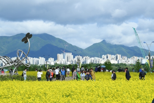 ▲ 지난해 유채꽃 축제 현장 모습. / 사진제공=구리시