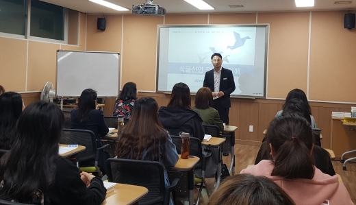 ▲ 정연종 경기도 가족여성담당관이 교육생들에게 인사말을 하고 있다. / 사진제공=경기도