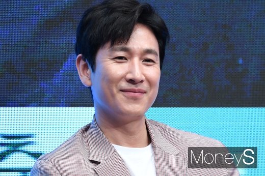[머니S포토] 이선균, 여심 흔드는 미소