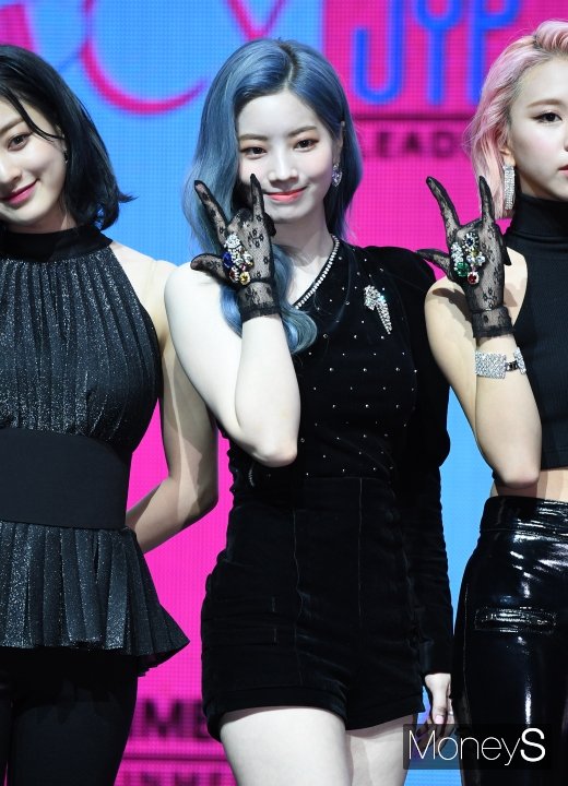 [머니S포토] 트와이스 다현, 신비로운 헤어컬러
