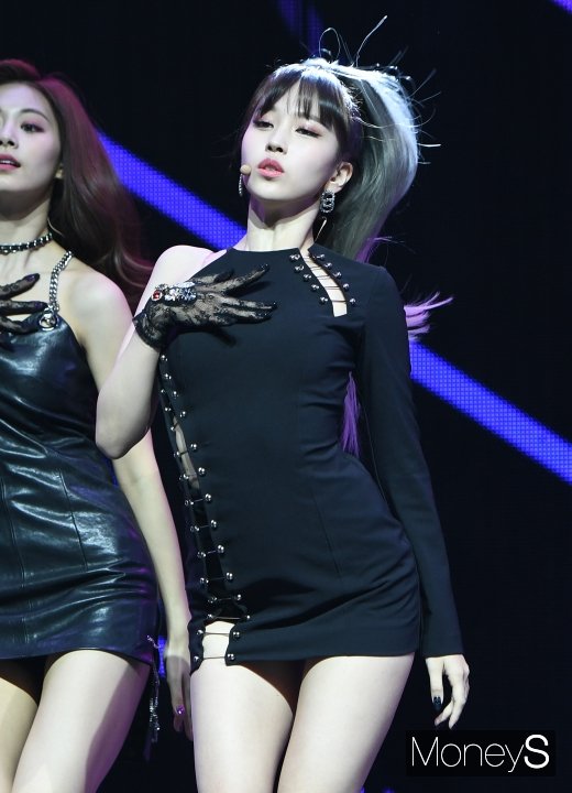 [머니S포토] 트와이스 미나 '치명적인 섹시 눈빛'