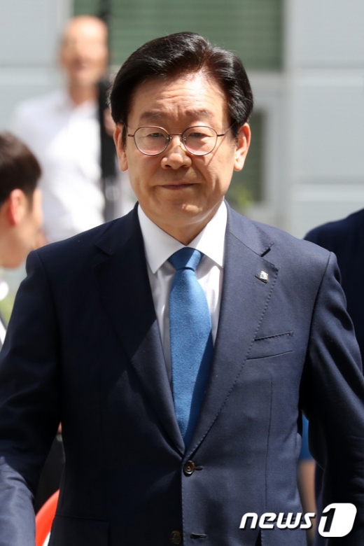 이재명 경기도지사가 22일 오후 경기도 성남시 수원지방법원 성남지원에서 열리는 19차 공판에 출석하고 있다. / 사진=뉴스1