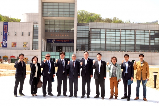 한국도자재단은 지난 22일 이천세라피아 도자지원센터에서 한국도자재단 주관으로 ‘이천세라피아 운영 사전협의체 회의’를 열고 활성화에 나섰다. / 사진제공=한국도자재단