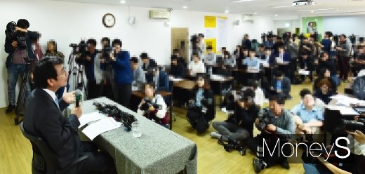 [머니S포토] 유시민 이사장에 쏠린 이목