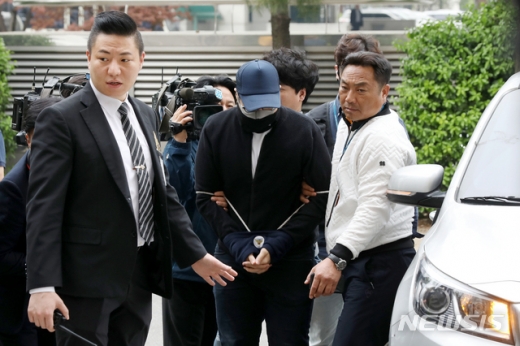 변종마약혐의. 현대가 3세. 변종 대마를 구입해 흡입한 혐의로 체포된 고 정주영 현대그룹 명예회장의 손자 정모씨(28)가 구속 전 피의자 심문(영장실질심사)에 출석했다. /사진=뉴시스