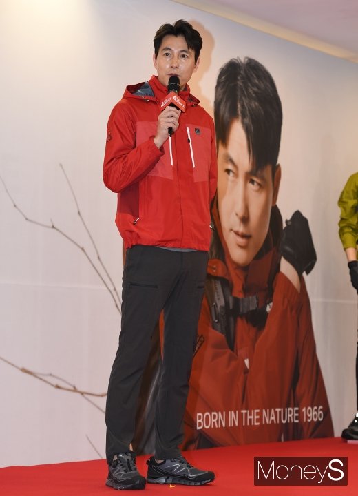 [머니S포토] 정우성 '포스터 찢고 나온 비주얼'