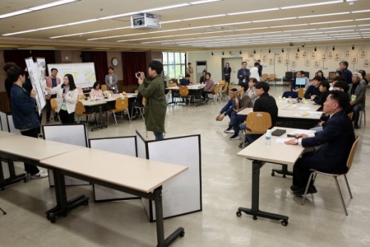 지난 20일 진행된 시민계획단원 분과별 핵심과제 도출 브리핑/사진제공=부천시청