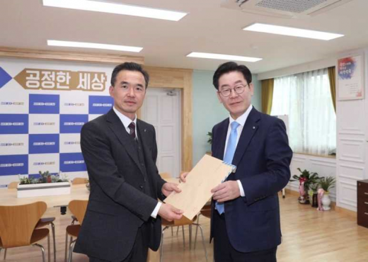 여주시는 18일 경기도가 국토교통부에 제출한 수도권 규제 개선 건의안의  수도권 제외 요청 지역에서 여주시가 빠진 것에 대해 23일 경기도청 이재명 지사를 방문하여 특별한 희생을 해온 여주시에 대한 배려를 요청했다. / 사진제공=여주시