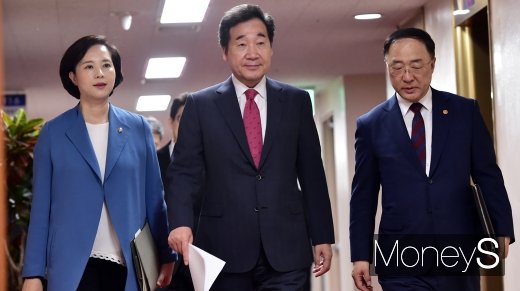 [머니S포토] 정부, 2019년도 추가경정예산안 관련 국무회의