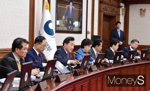 [머니S포토] 정부, 미세먼지·재난피해·민생경제 지원에 추경 초점
