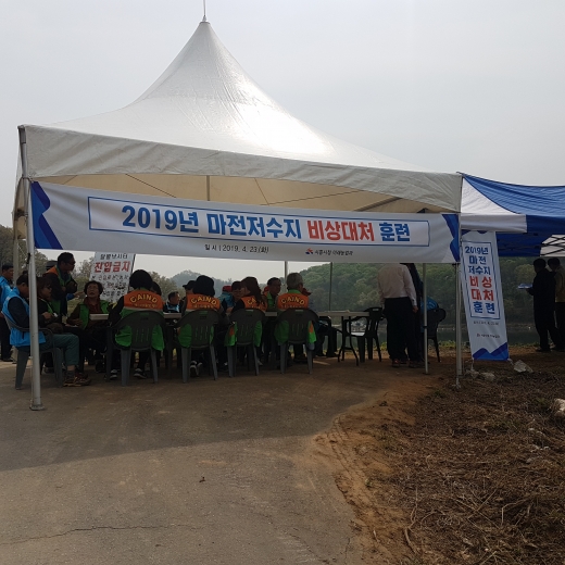 지난 23일 시흥 마전저수지에서 시흥시 민·관합동 마전저수지 비상대처 훈련이 실시됐다. / 사진제공=시흥시청