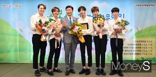 [머니S포토] 김철우 보성균수, 홍보대사 B.I.G와 함께