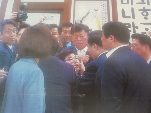 임이자 자유한국당 의원과 문희상 국회의장. /사진=민경욱 한국당 대변인 페이스북