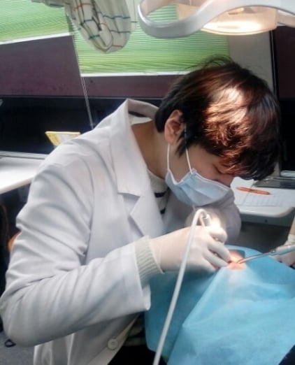 지난해 안성시 치과주치의 사업을 통해 한 초등학생이 치과 무료 진료를 받고 있다. / 사진제공=안성시
