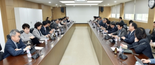 경기도교육청(교육감 이재정)은 23일 경기도교육연수원 혁신교육관(안양)에서 ‘경기교육정책토론회’를 가졌다. / 사진제공=경기도교육청