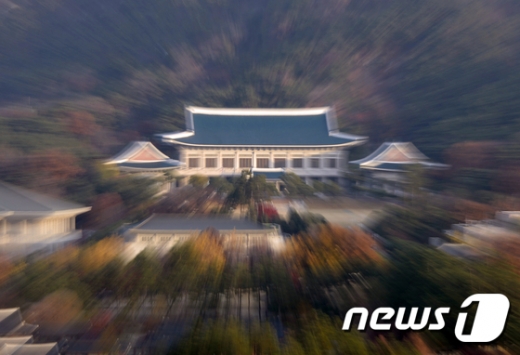 신미숙. 청와대. ‘환경부 블랙리스트’ 의혹으로 검찰 수사를 받은 신미숙 청와대 균형인사 비서관이 사표를 제출한 것으로 전해졌다. /사진=뉴스1