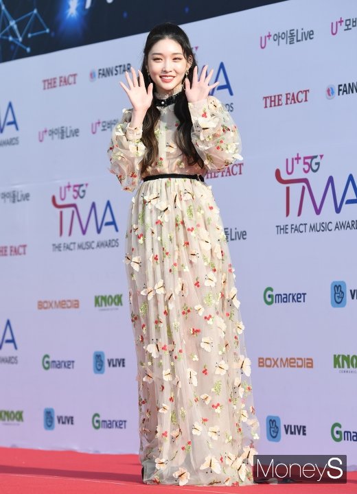 [머니S포토] 청하, 눈부신 청순미