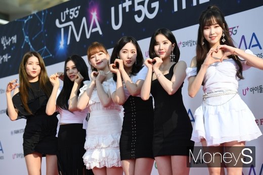 [머니S포토] 여자친구 '설렘주의보 하트'