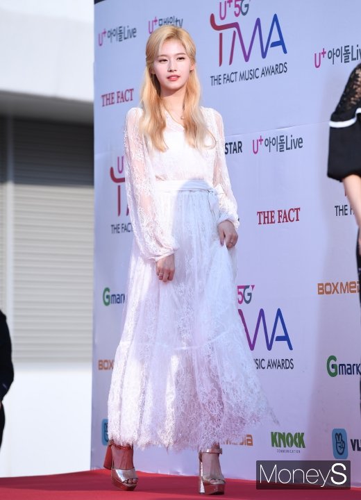 [머니S포토] 트와이스 사나 '여신의 등장'