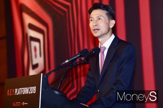 [머니S포토] 2019 키플랫폼 리셉션 기념사하는 박종면 머투 대표